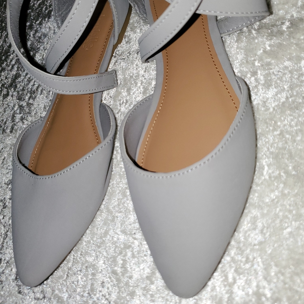 FINAL LOWEST PRICE Beautiful Pale Blue/Gray Flats - Picture 2 of 8